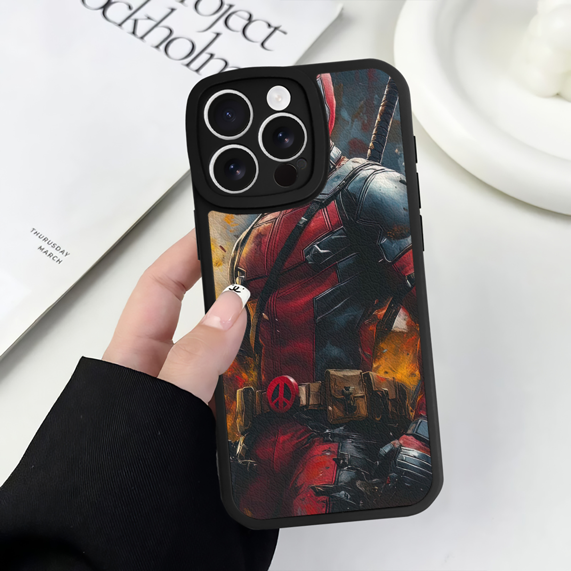 （画像用） Deadpool デッドプール 【iPhone 16シリーズ対応】シリコンスマホケース（レザー調） 材質：シリコン